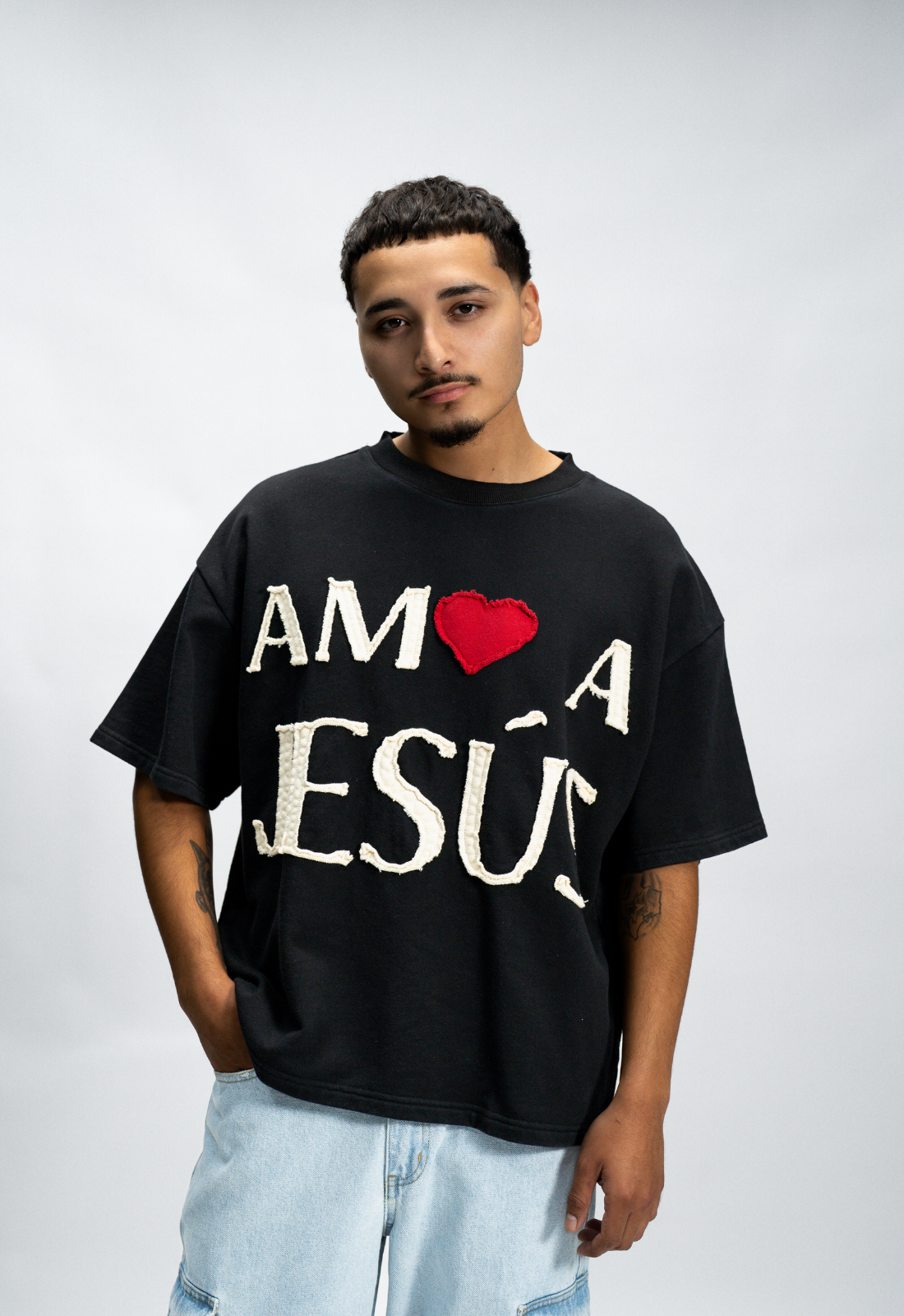"AMO A JESÚS" TEE (BLACK)