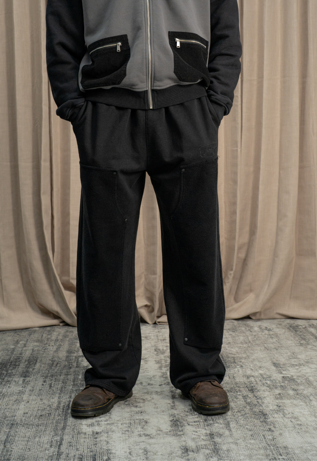 "CARPENTER" SWEATPANTS (BLACK)
