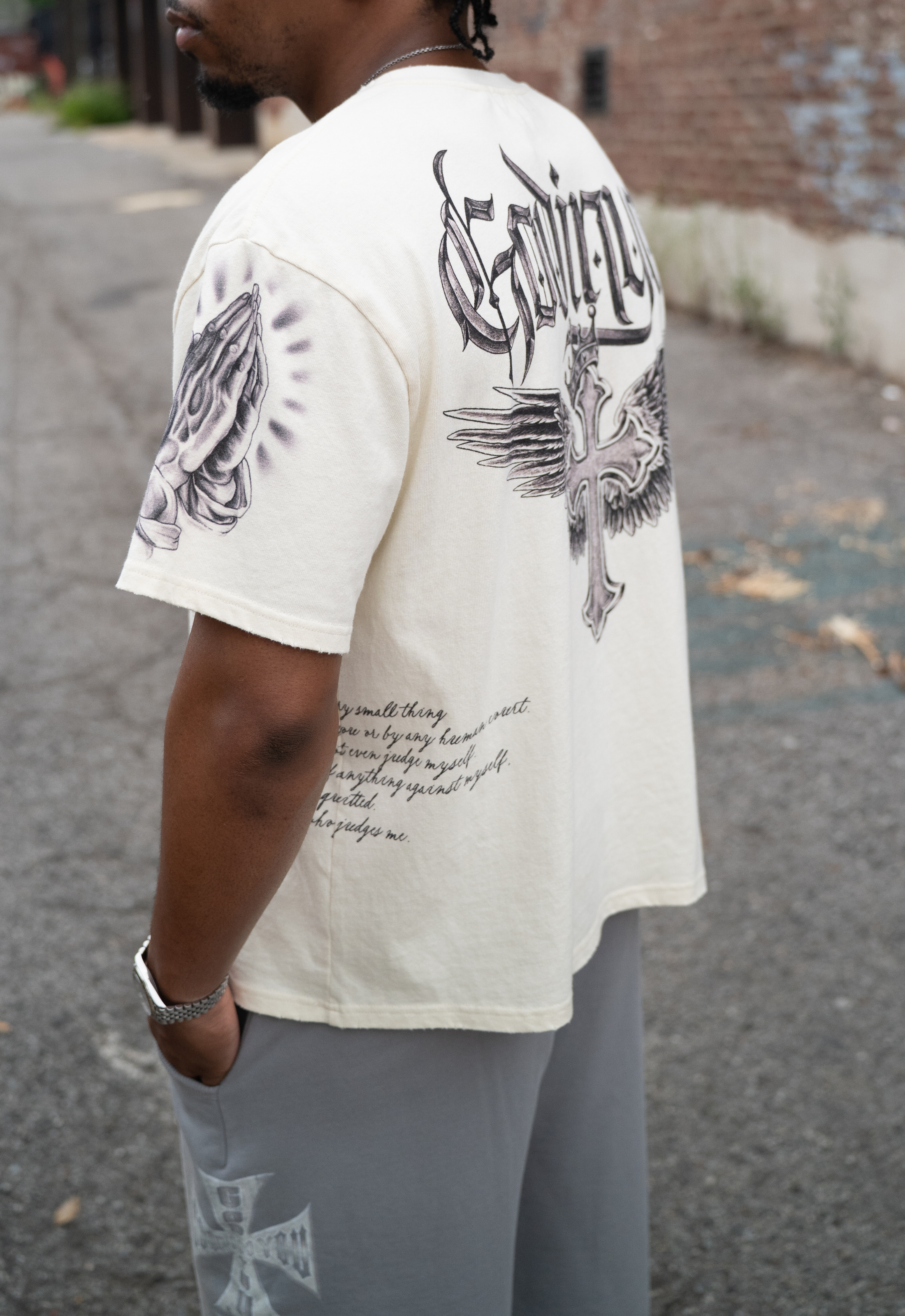 "ONLY GOD CAN JUDGE ME" TEE (OFF-WHITE)