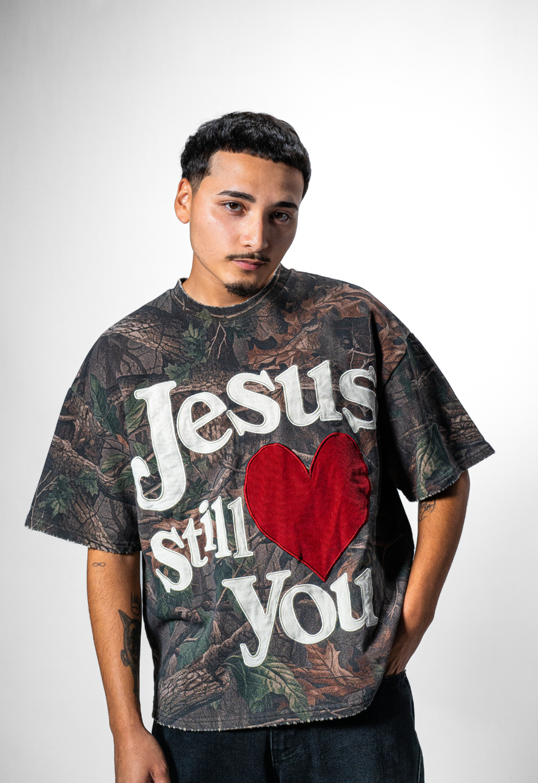 "STILL LOVED" TEE (CAMO)