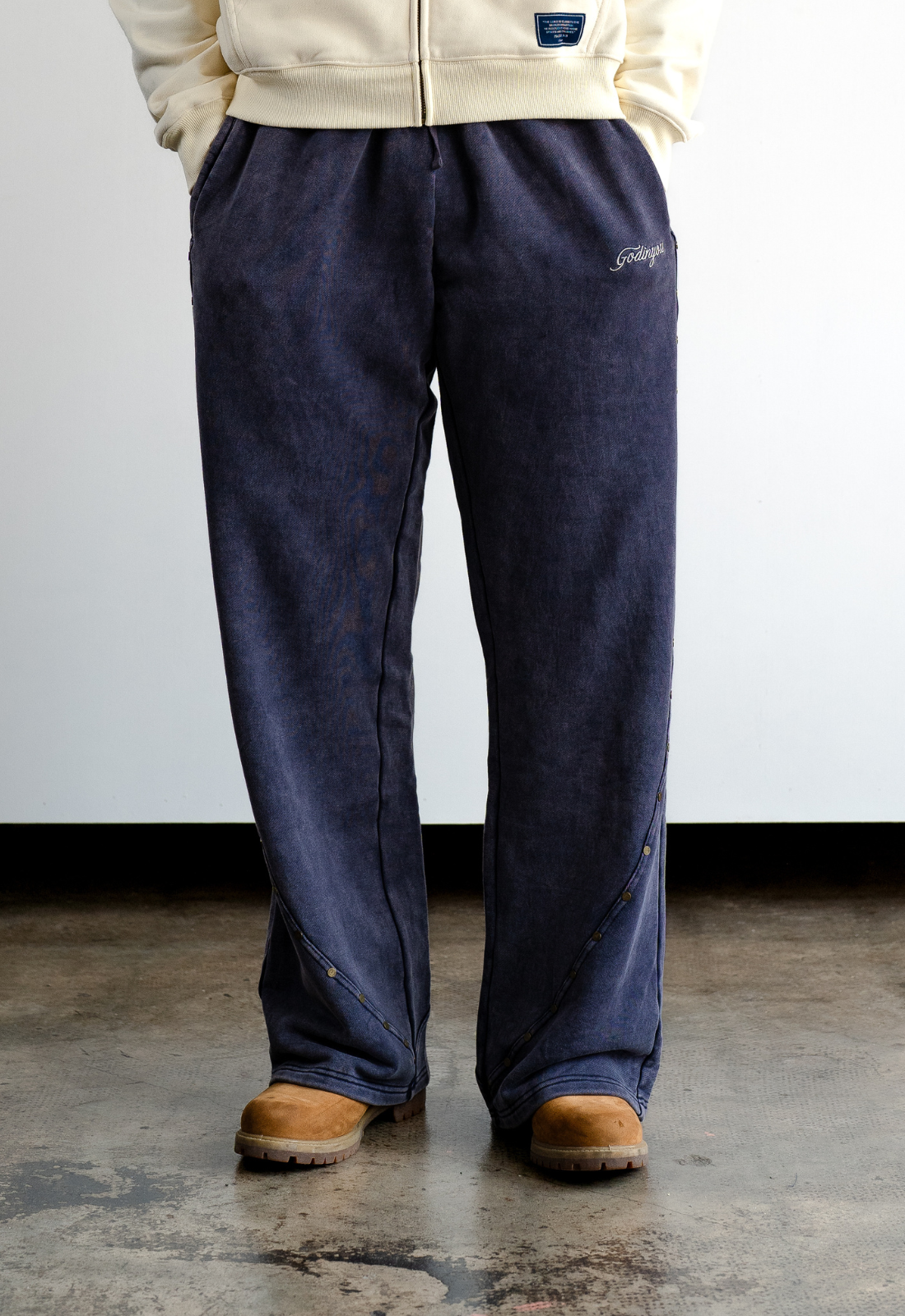 "LOGO" NAVY STUDDED SWEATPANTS