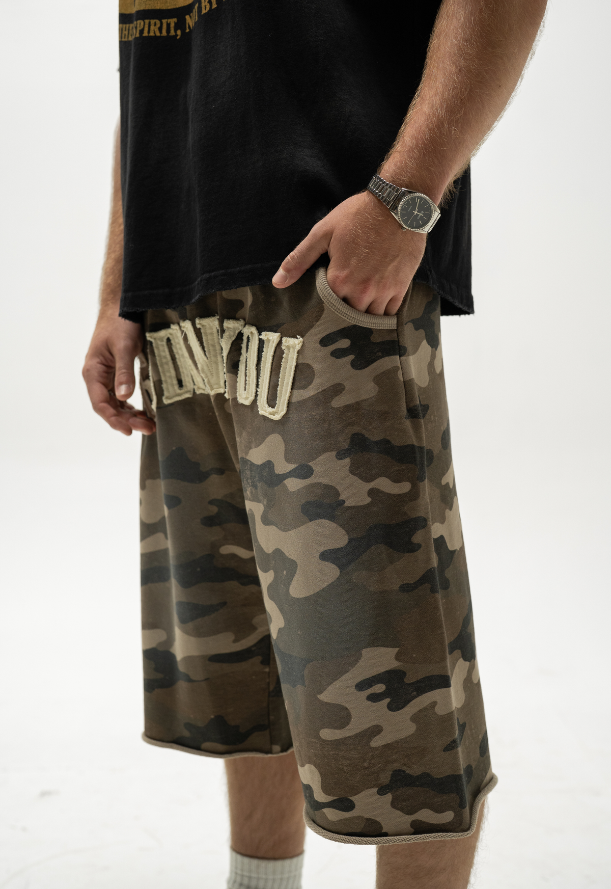 "GODINYOU" SWEATSHORTS (CAMO)