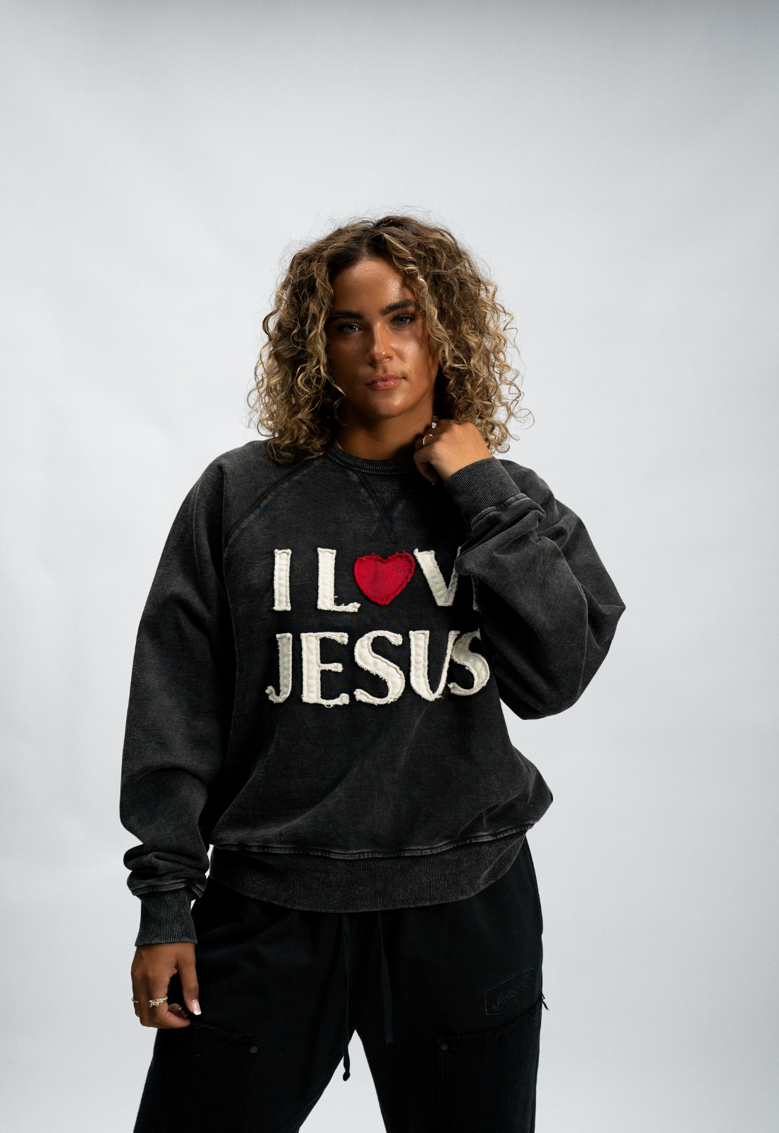 "I LOVE JESUS" CREWNECK (BLACK)