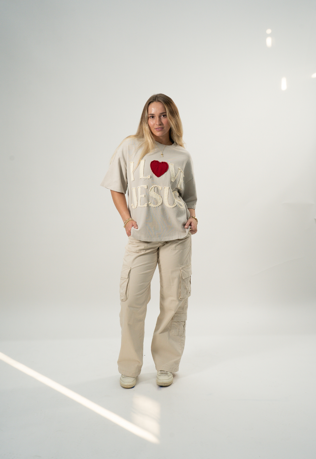 "I LOVE JESUS" TEE (STONE)