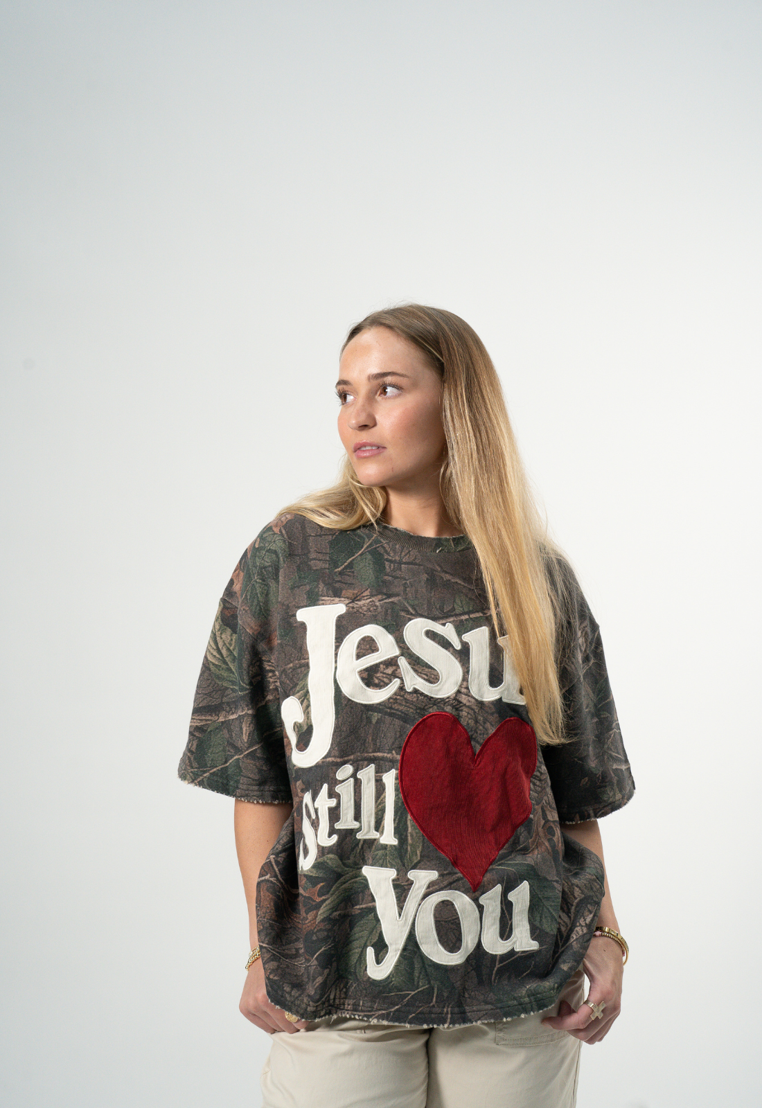 "STILL LOVED" TEE (CAMO)