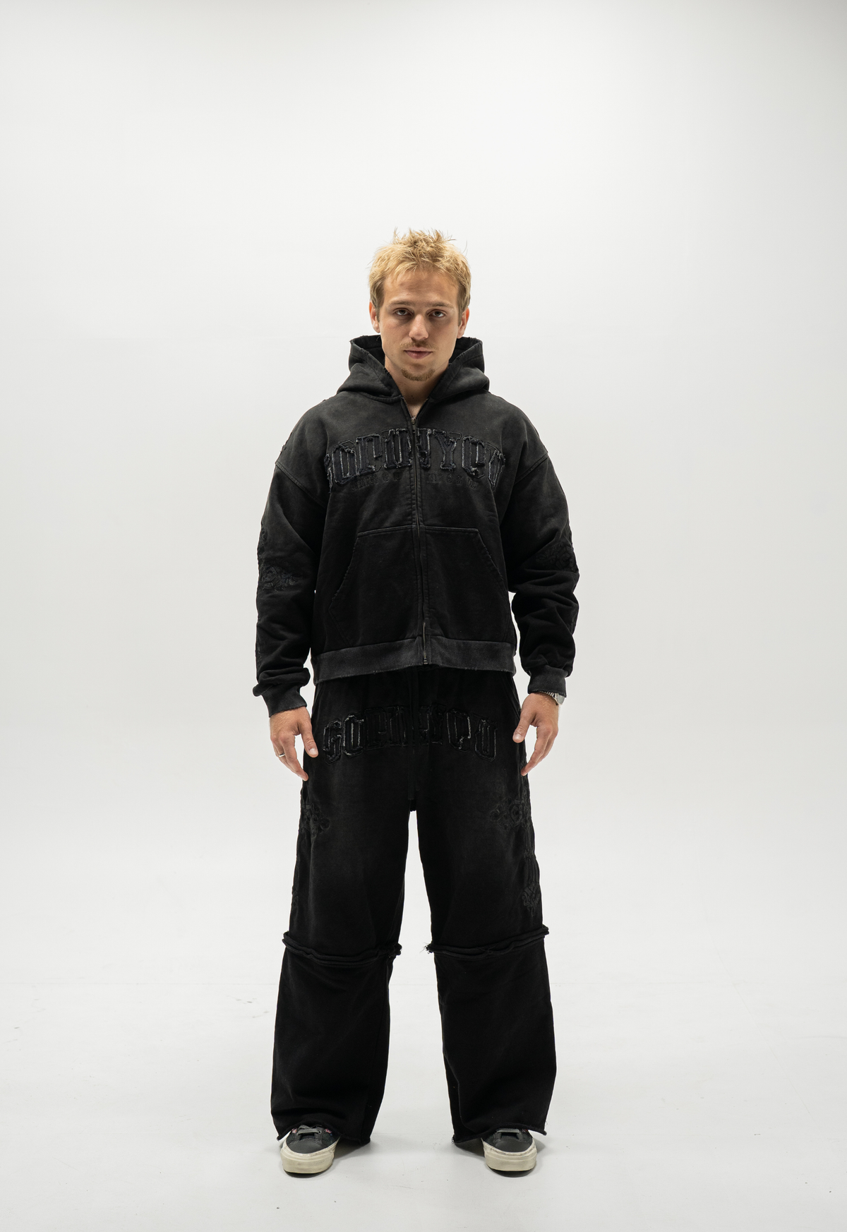 TATTERED LOGO ZIP-UP HOODIE (BLACK)