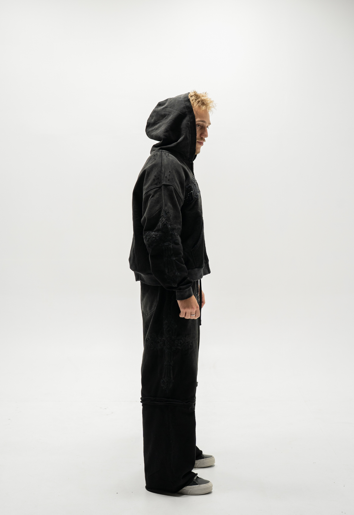 TATTERED CONVERTIBLE SWEATS (BLACK)