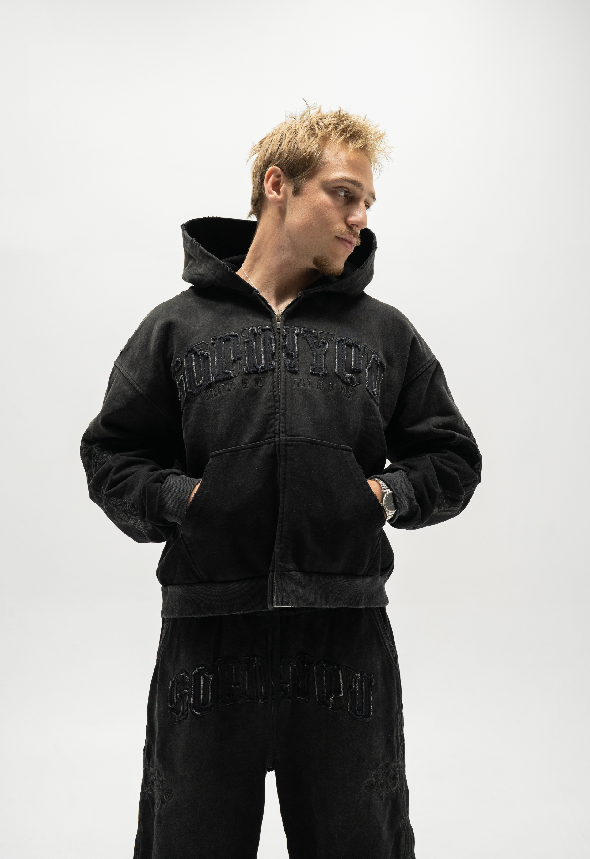 TATTERED LOGO ZIP-UP HOODIE (BLACK)